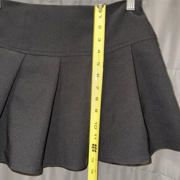 Forever 21 Black Skater Mini Skirt Womens Size SMALL Pleated Flared Solid - Picture 9 of 11